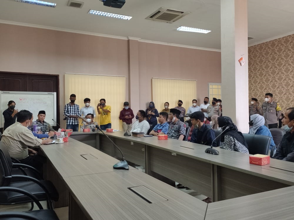 audiensi pedagang dan ketua dewan