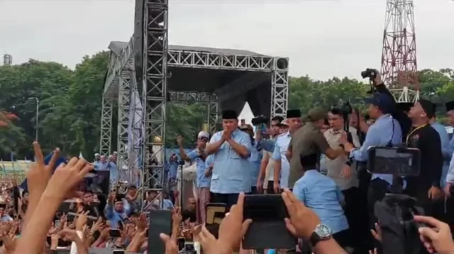 Dihadapan Habib Lutfhi