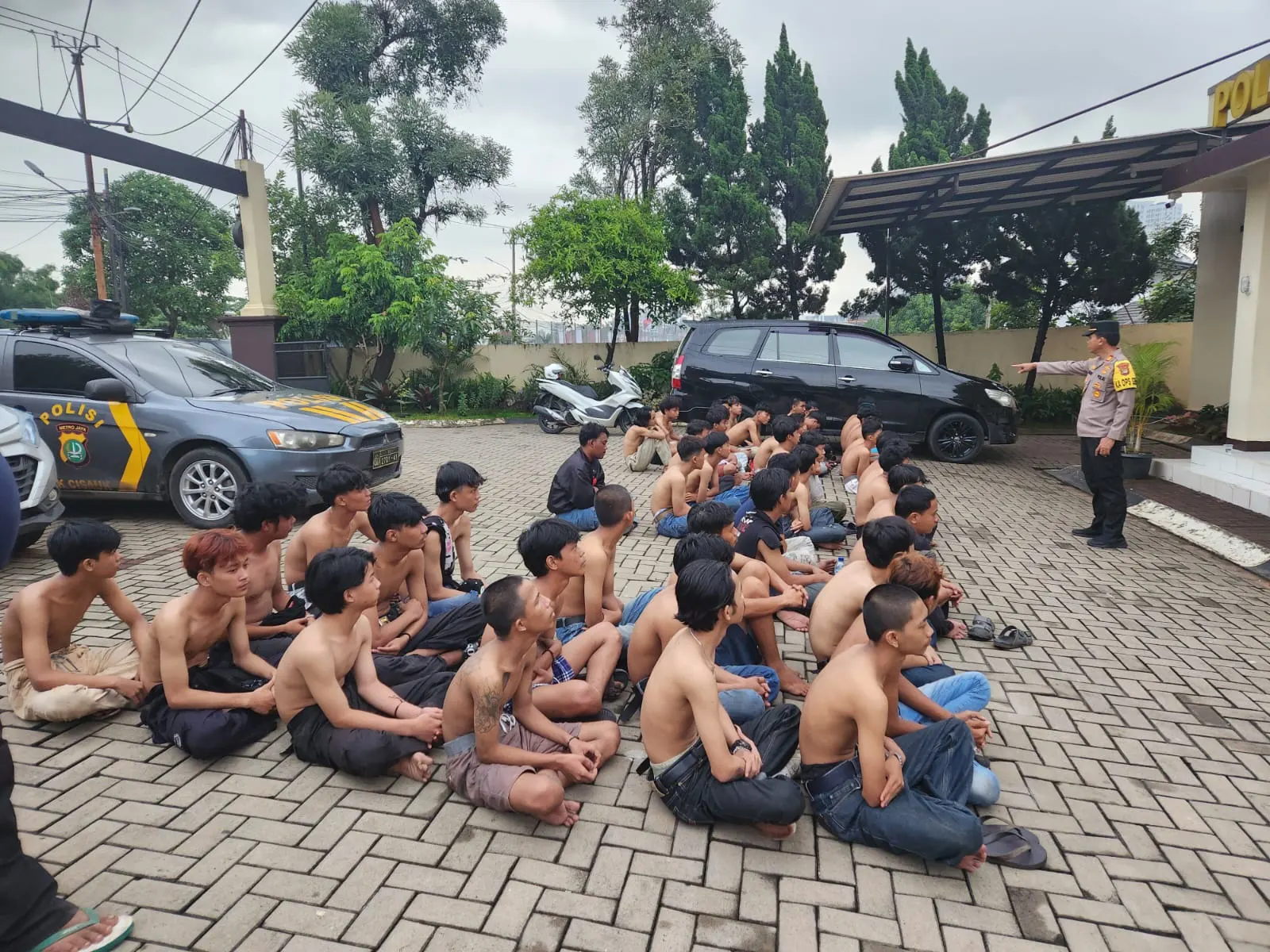 49 Pemuda