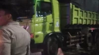 Truk Tanah