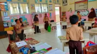 Guru Harus Kontrol Emosi Siswa Guru