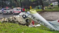 Perlu kehati-hatian, Petugas Kesulitan Evakuasi 1 Korban Pesawat Latih Jatuh di BSD