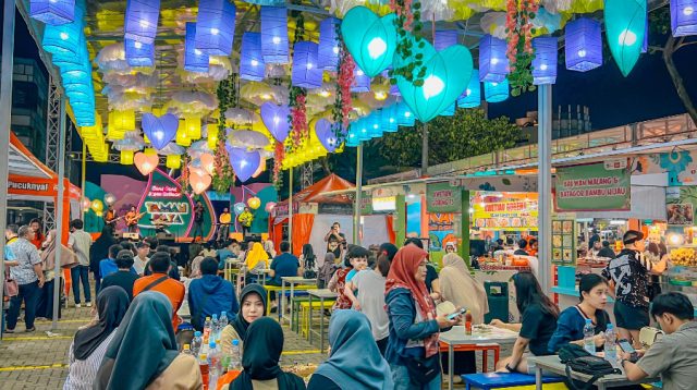 Pesta Kuliner di Bawah Cahaya Lampion Bunga di Tangcity Mall, 25 Juli - 18 Agustus 2024