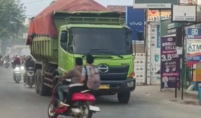 Pengusaha Truk Tanah