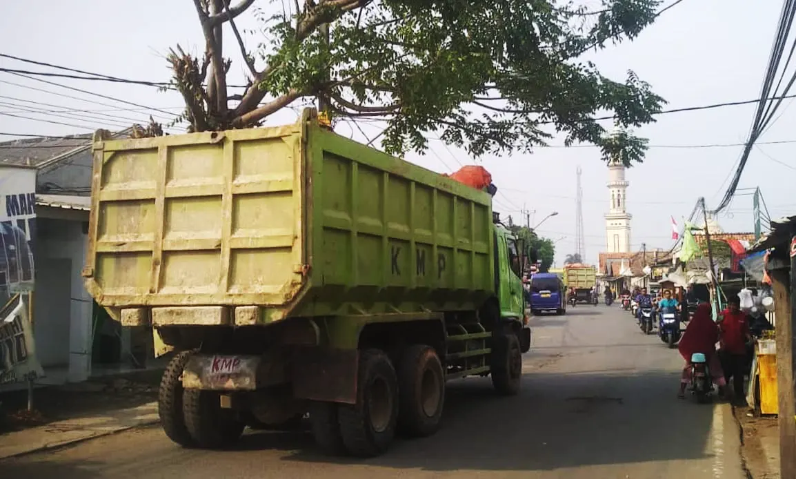 Truk Tanah Putar Balik