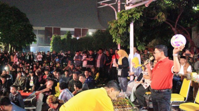 Nobar Timnas Bersama Ribuan Warga dan Benteng Mania, Sachrudin Bagi-Bagi Bola dan Doorprize