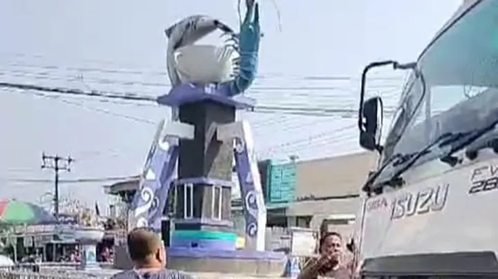 Putar Balik Truk Tanah
