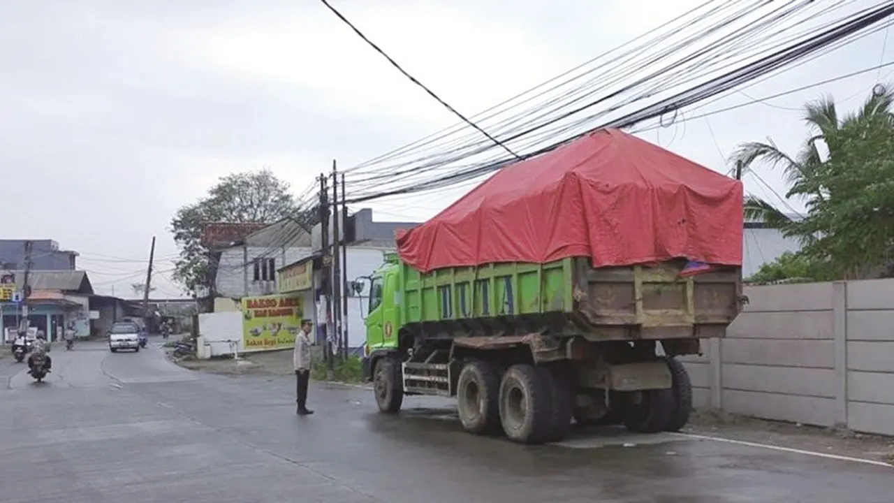 Truk Tanah Putar Balik