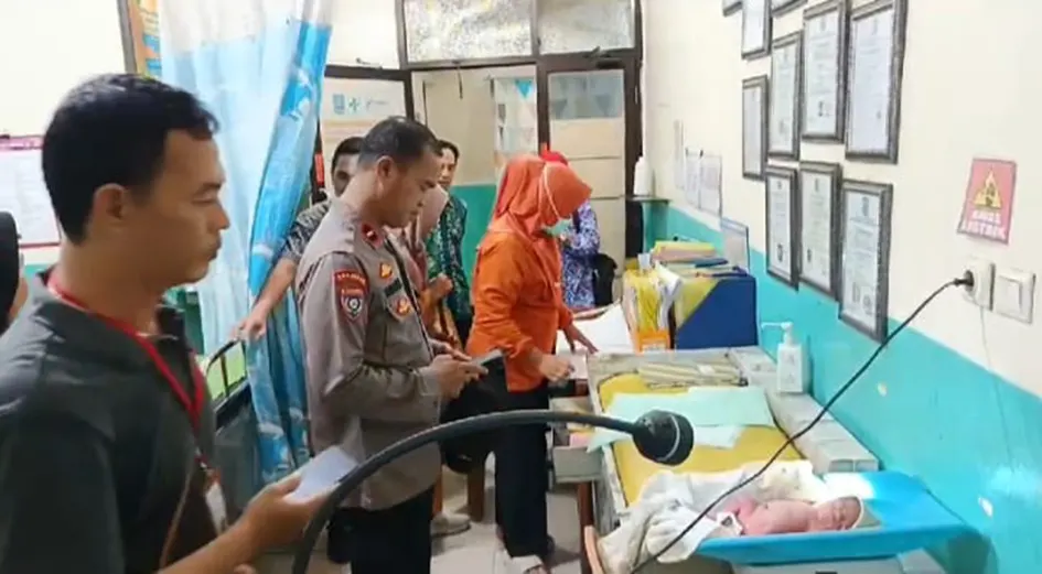 Bayi dalam Kardus