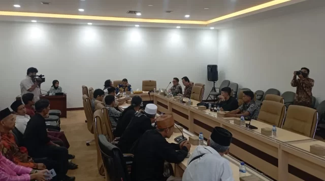 Warga Mekarsari