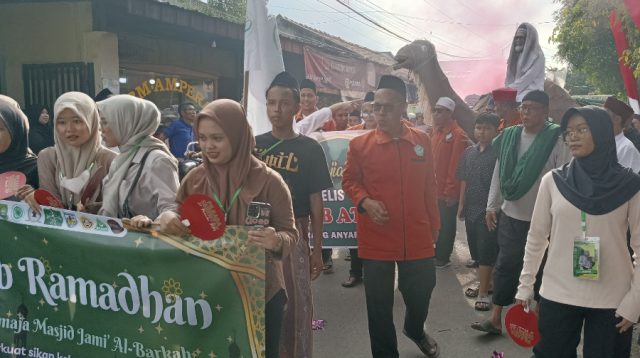 Sukacita, Warga Karang Anyar Sambut Kirab Ramadan 2025