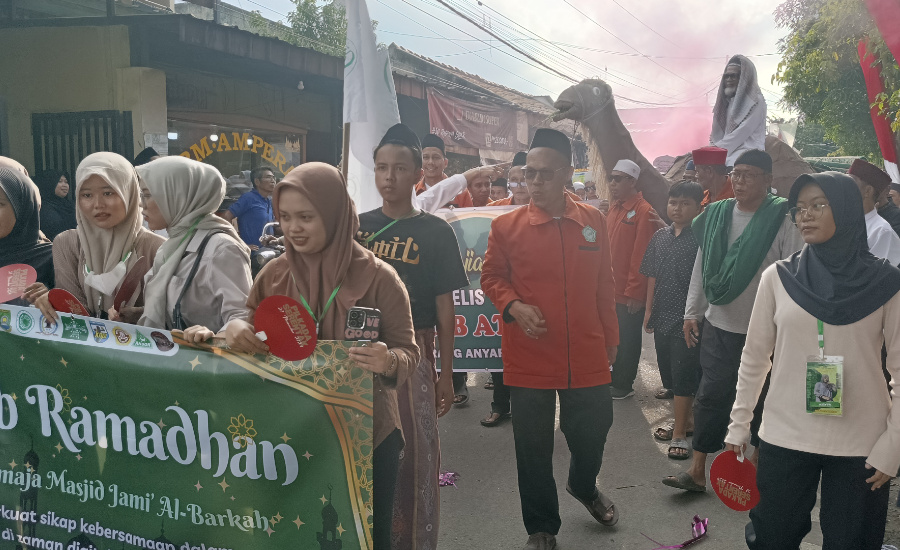 Sukacita, Warga Karang Anyar Sambut Kirab Ramadan 2025