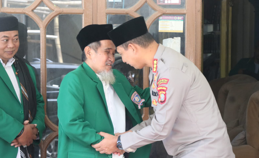 Kapolres Safari Ramadan ke Pimpinan Ponpes Daarul Anshor Pakuhaji Tangerang