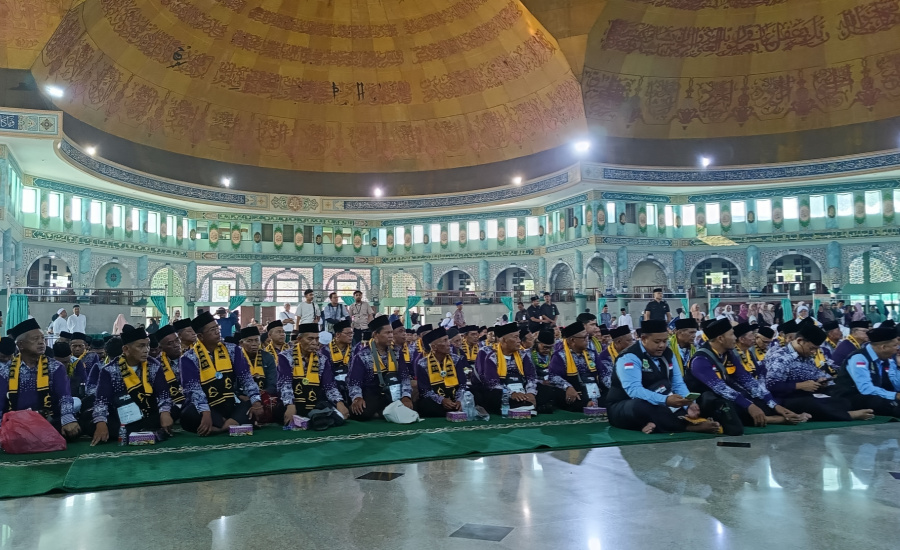 Ketua DPRD Kota Tangerang Berhaji, Palu Pimpinan Diserahkan ke Andri S Permana