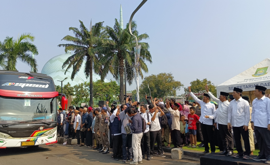 393 Jamaah Calon Haji Tahun 2025 Asal Kota Tangerang Resmi Dilepas