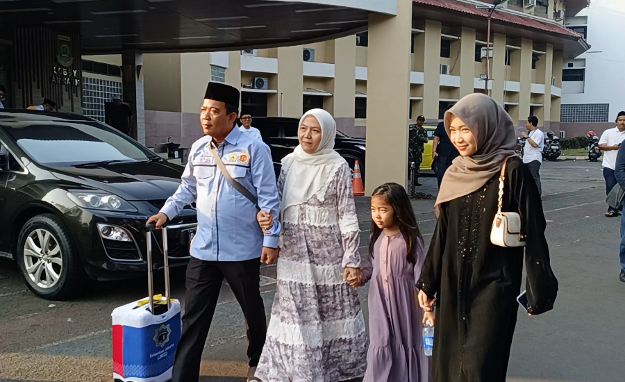Ketua DPRD Kota Tangerang Berhaji, Palu Pimpinan Diserahkan ke Andri S Permana