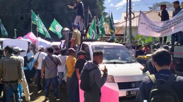 Ratusan Petani