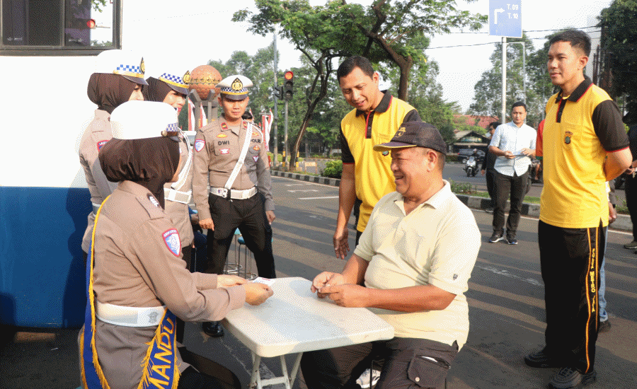 Hari Bhayangkara ke-79, Polres Metro Tangerang Gelar Pelayanan Terpadu di Car Free Day