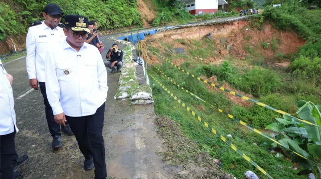Jalan Longsor