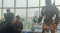 Robot Karya Anak Bangsa dari Onderdil Bekas Dipamerkan di Western Area Tangcity Mall