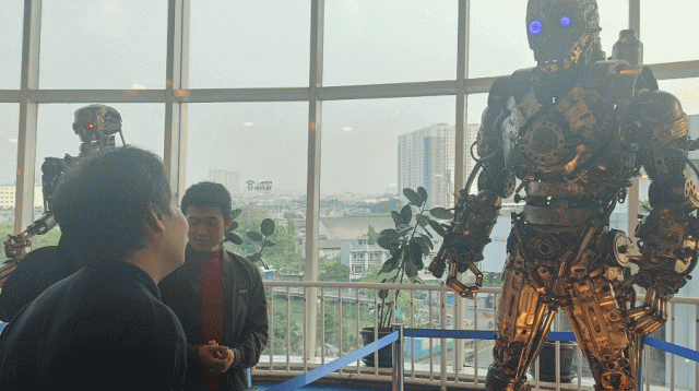 Robot Karya Anak Bangsa dari Onderdil Bekas Dipamerkan di Western Area Tangcity Mall