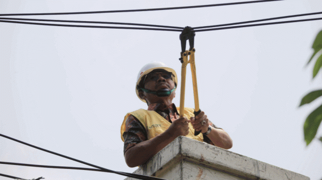 Sachrudin Turun Tangan, Pemkot Tangerang Mulai Tata Kabel Udara ke Tanah