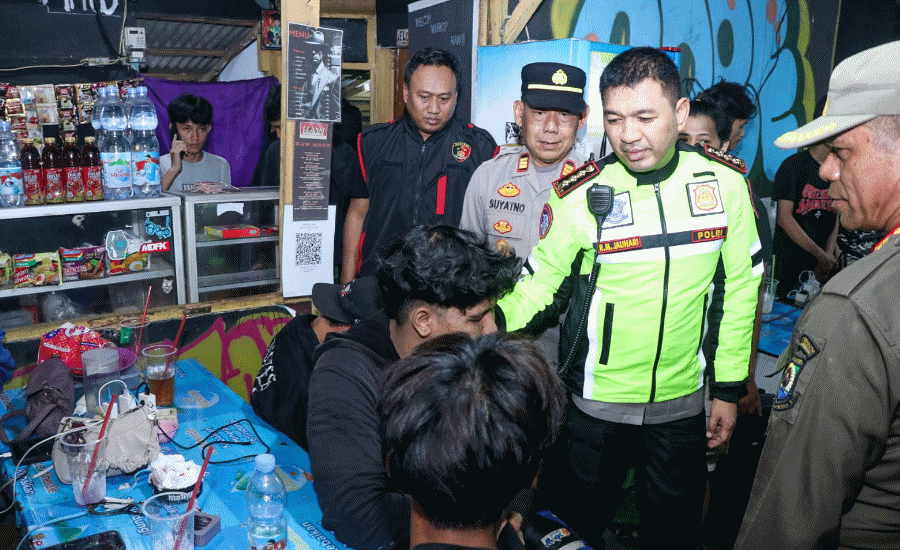 Kapolres Bubarkan Remaja Nongkrong Hingga Larut Malam