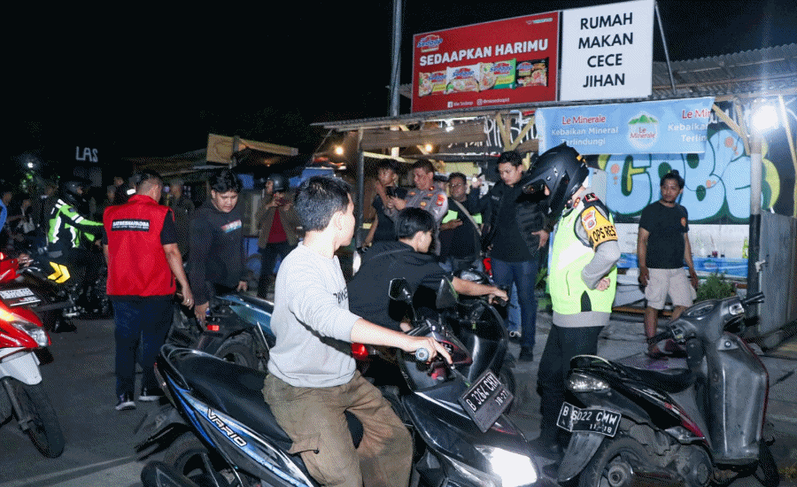 Kapolres Bubarkan Remaja Nongkrong Hingga Larut Malam