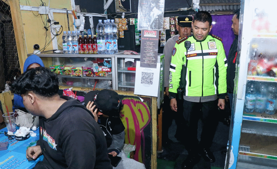 Kapolres Bubarkan Remaja Nongkrong Hingga Larut Malam