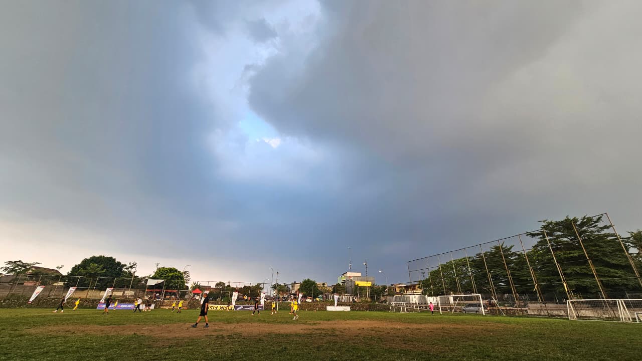 Cuaca Gelap Tangsel