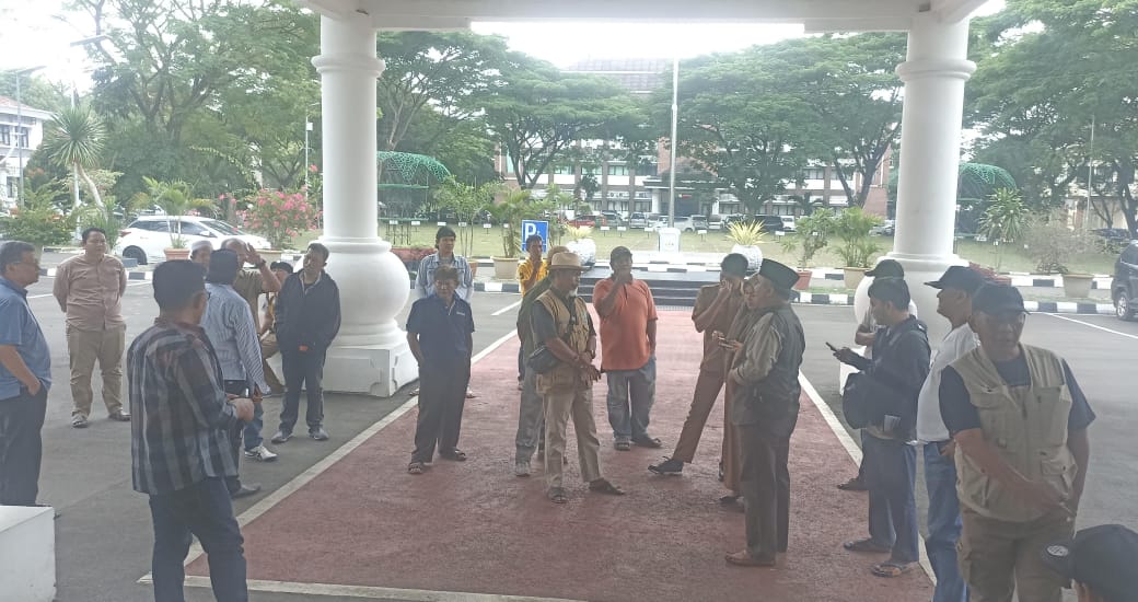 Pedagang pasar Rau