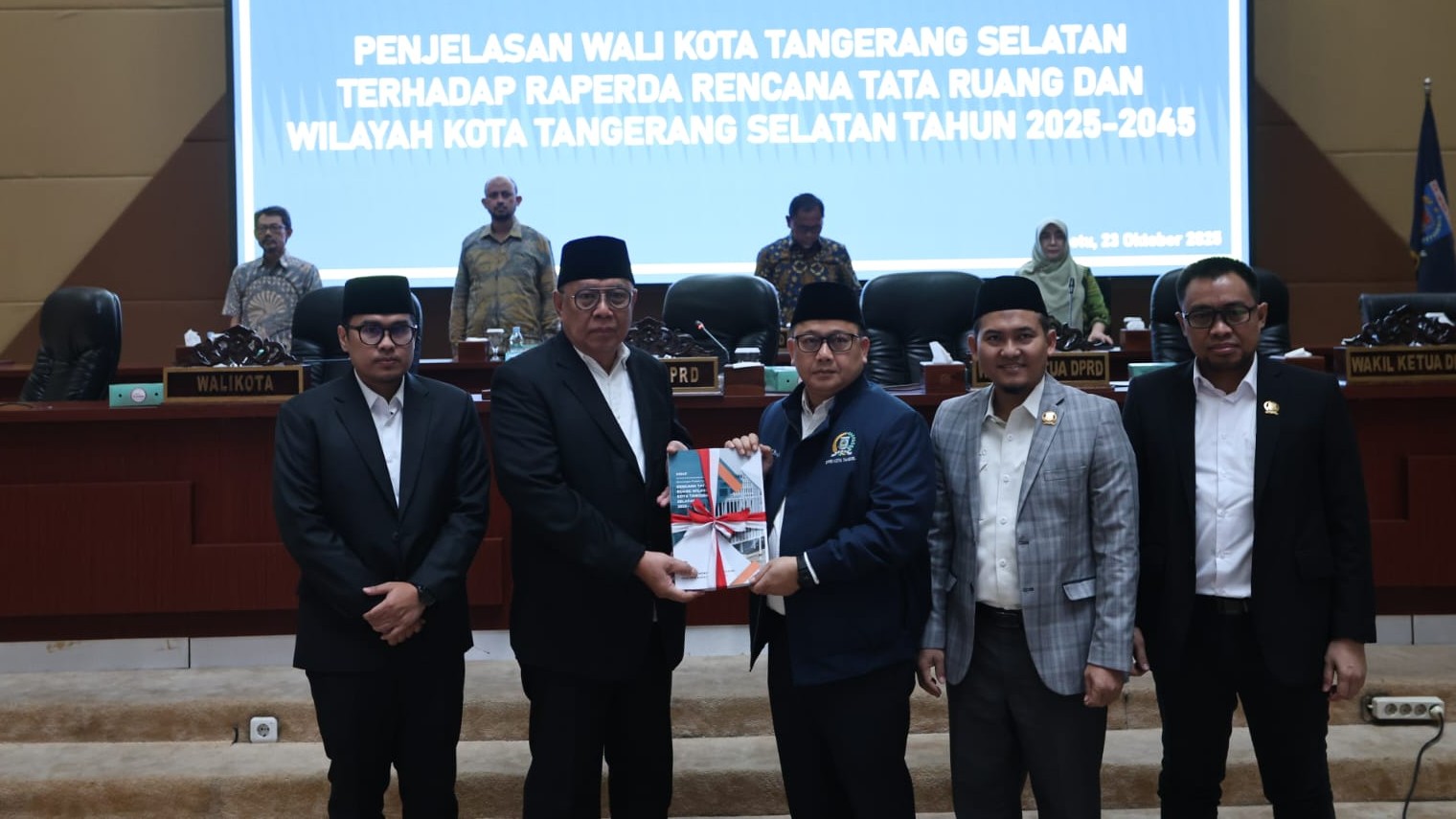 Raperda Tata Ruang Wilayah 2025-2045 Kota Tangsel Raperda Tata Ruang Wilayah 2025-2045 Kota Tangsel