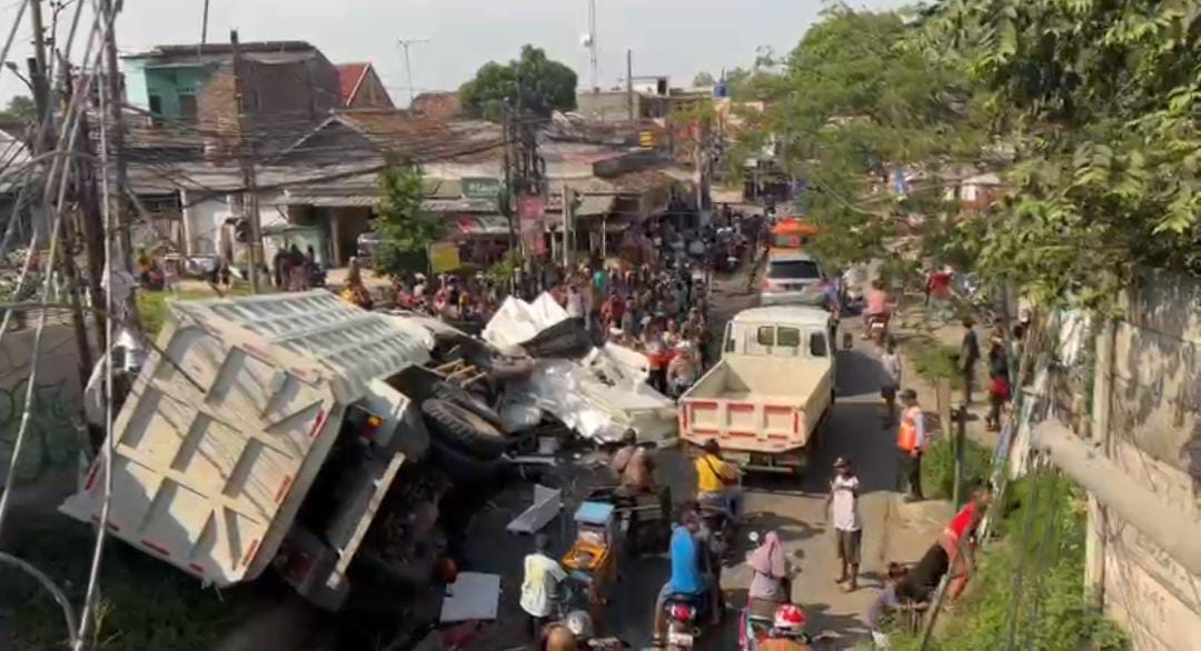 Kronologi Truk 'Terjun' dari Tol Tangerang-Merak