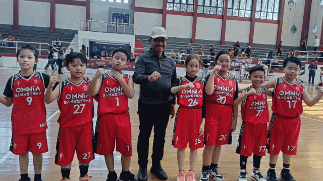 Digelar di GOR Dimyati, Wali Kota Sachrudin Tonton Cucu Bertanding di Kejurkot Bola Basket Vol.2 
