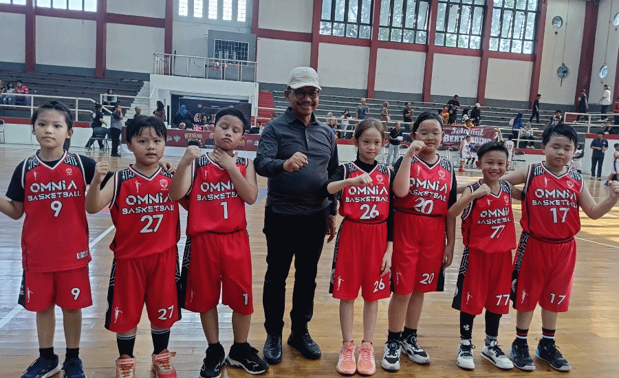 Digelar di GOR Dimyati, Wali Kota Sachrudin Tonton Cucu Bertanding di Kejurkot Bola Basket Vol.2 