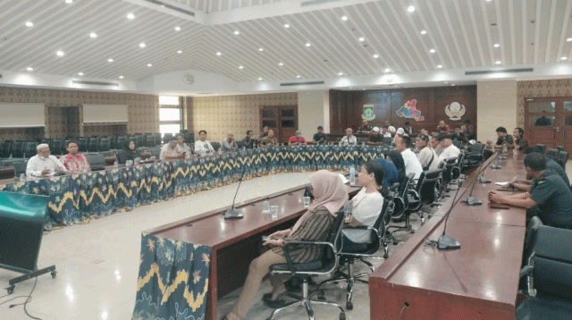 Sepi Pengunjung, Pedagang Pasar Anyar Desak Pemkot Tertibkan PKL di Luar Area