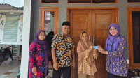 Kecamatan Legok Jemput Bola dan Antar Langsung e-KTP Kecamatan Legok Jemput Bola dan Antar Langsung e-KTP