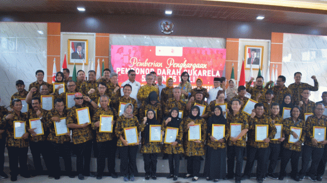 82 Pendonor Darah Sukarela Asal Kota Tangerang Terima Penghargaan di PMI Provinsi Banten