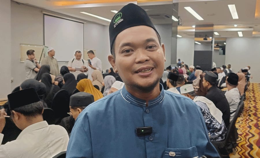 Kisah Muazin Masjid Raya Al-Azhom Diumrohkan Lewat TikTok Papa Salam