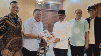"Dari Keterbatasan Jadi Teladan," Kisah Hidup Wali Kota Tangerang Sachrudin Dibukukan "Dari Keterbatasan Jadi Teladan," Kisah Hidup Wali Kota Tangerang Sachrudin Dibukukan