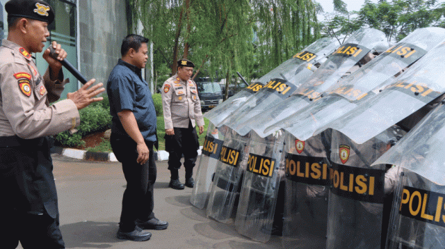 Siap Hadapi Eskalasi Massa, Samapta Polres Metro Tangerang Latihan Dalmas