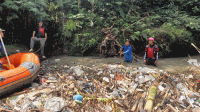 Sempat Dibersihkan Gubernur, Sungai Cibanten Kembali Dipenuhi Sampah Sempat Dibersihkan Gubernur, Sungai Cibanten Kembali Dipenuhi Sampah