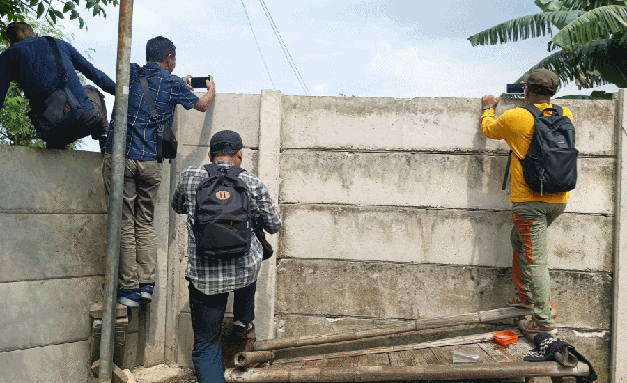 Warga Kedaung Wetan, Neglasari Kota Tangerang Terisolir Usai Jalan Ditutup
