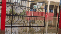 Banjir Rob Genangi Sekolah, Kegiatan Belajar Mengajar Tetap Berjalan di SDN Dadap II