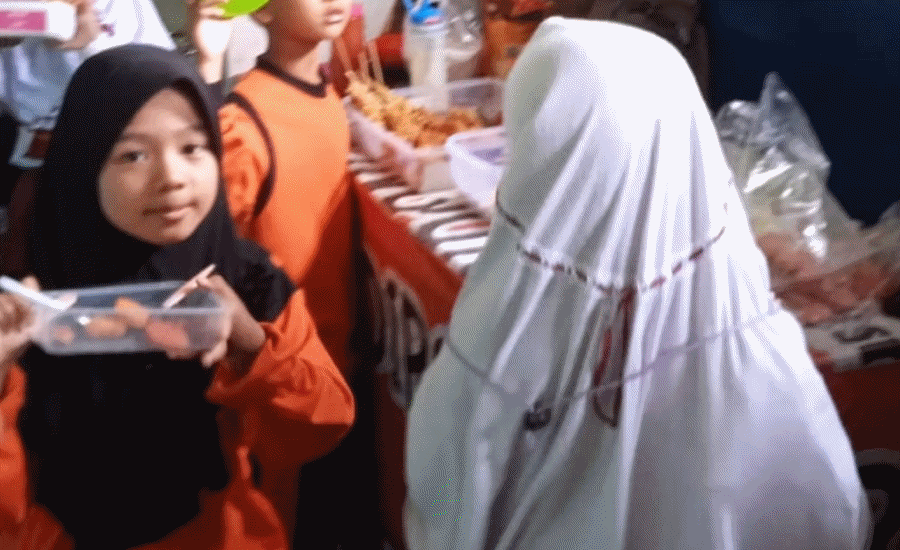 Mengurangi Sampah Plastik, Siswa SDN Muncul 2 Bawa Perlengkapan Makan Sendiri