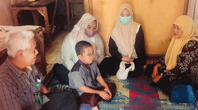 Puskesmas Kemiri Kunjungi Afwan, Pasien Tumor Mata Pasca Operasi di RSCM