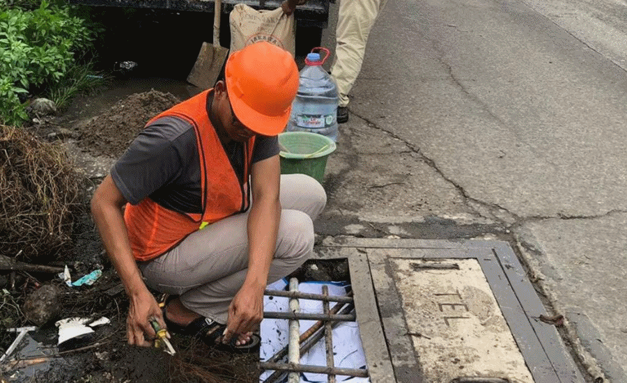 DBMSDA Respon Cepat Aduan Warga, Menhole Rajeg - Tanjakan Amblas