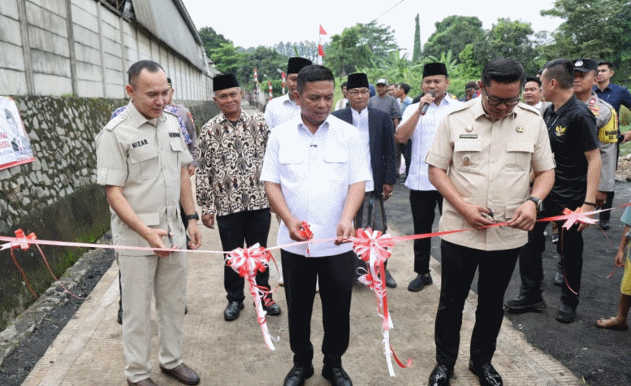Gubernur Banten Resmikan Betonisasi Jalan di Kawasan Industri Jatiuwung