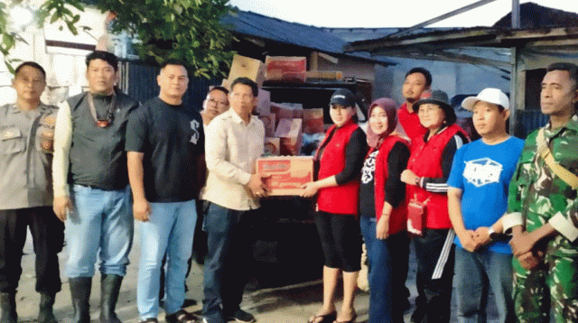 Baguna PDI Perjuangan Turun ke Lokasi Banjir di Kabupaten Tangerang