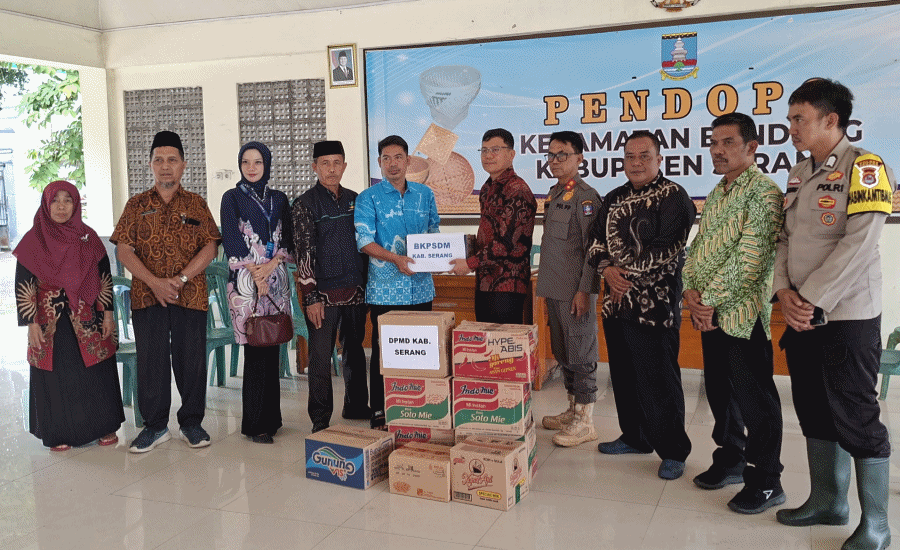 Baru Dilantik, Kepala BKPSDM Serang Turun Langsung Salurkan Bantuan Banjir